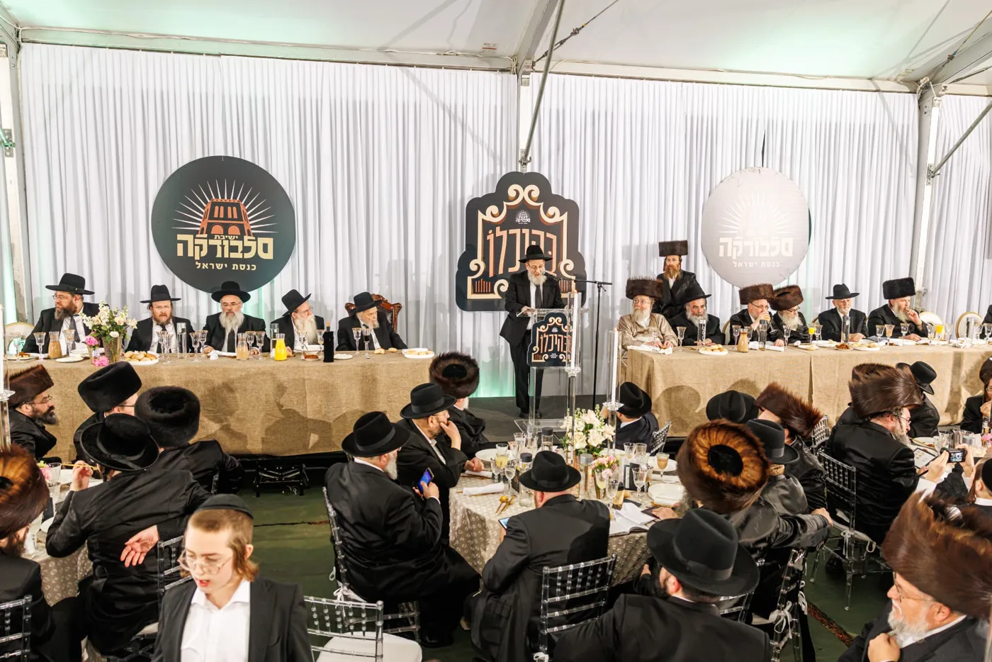 The Rosh Hayeshiva addressing the talmidim